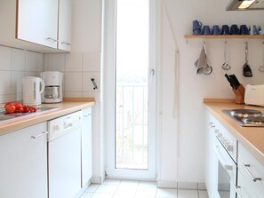 Kühlschrank, Mikrowelle, Ofen, Geschirrspüler