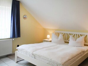 3 bedrooms, travel crib, WiFi