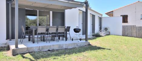 تناول الطعام بالخارج