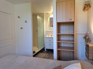 3 chambres, fer et planche Ă repasser, Wi-Fi gratuit, draps fournis