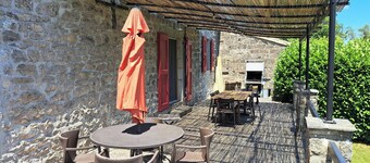 Magnificent Aveyronnaise property set in 2,700m2 of enclosed, secure grounds.