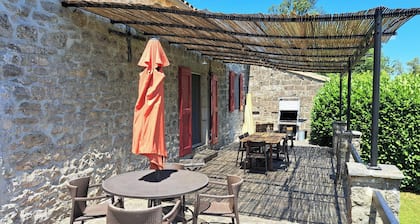 Magnificent Aveyronnaise property set in 2,700m2 of enclosed, secure grounds.