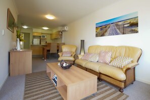 Apartamento | Zona de estar | Una televisión de pantalla plana