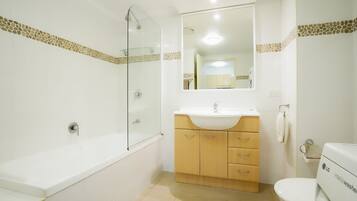 Apartment | Bilik Mandi | Tuala disediakan