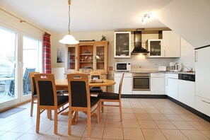 Kühlschrank, Mikrowelle, Ofen, Geschirrspüler