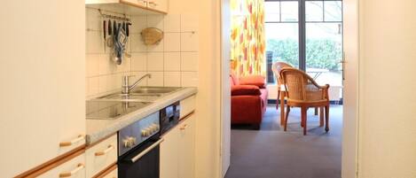 Kühlschrank, Mikrowelle, Ofen, Geschirrspüler