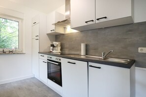 Kühlschrank, Mikrowelle, Ofen, Geschirrspüler