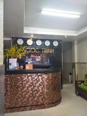 Reception - Ngoc Trinh Hotel (Ho Chi Minh City)