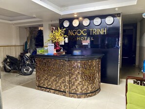 Reception - Ngoc Trinh Hotel (Ho Chi Minh City)
