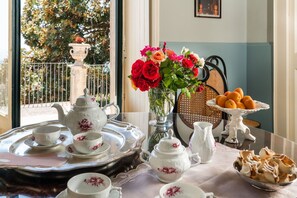 Dining - Aristocratic villa with private pool and garden (Piedimonte Etneo)