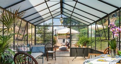 Aristokratische Villa mit privatem Pool und üppigem Garten