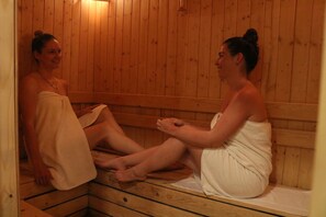 Couples treatment room(s), body treatments, Swedish massages