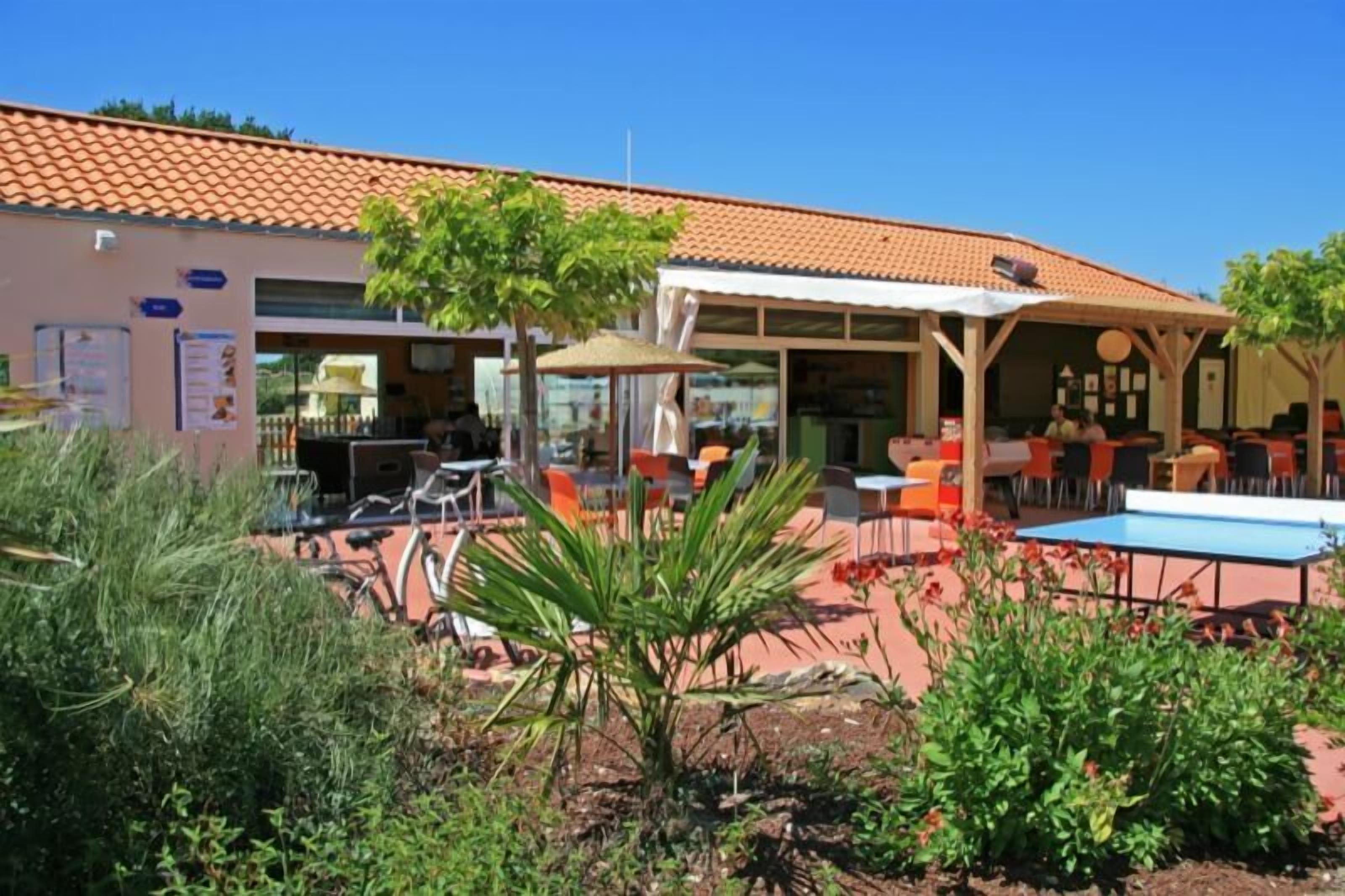 Lunch and dinner served