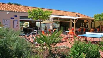 Lunch and dinner served