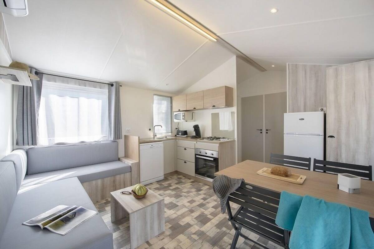 Premium Mobile Home, 3 Bedrooms, 2 Bathrooms | Living area