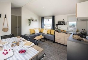 Mobile Home Premium, 4 chambres, 2 salles de bains | Coin séjour