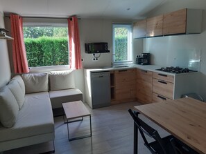 Mobile Unterkunft, 3 Schlafzimmer (Feerique) | Verdunkelungsvorhänge, WLAN, Bettwäsche