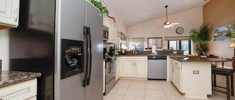 House (5 Bedrooms) | Private kitchen | Microwave, oven, stovetop, dishwasher