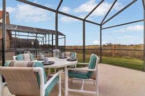 Outdoor dining - Charming and Comfy Villa. CDC Cleaning Standards, Peaceful Resort #4326 (Davenport)