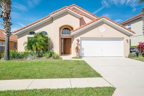 Exterior - Charming and Comfy Villa. CDC Cleaning Standards, Peaceful Resort #4326 (Davenport)