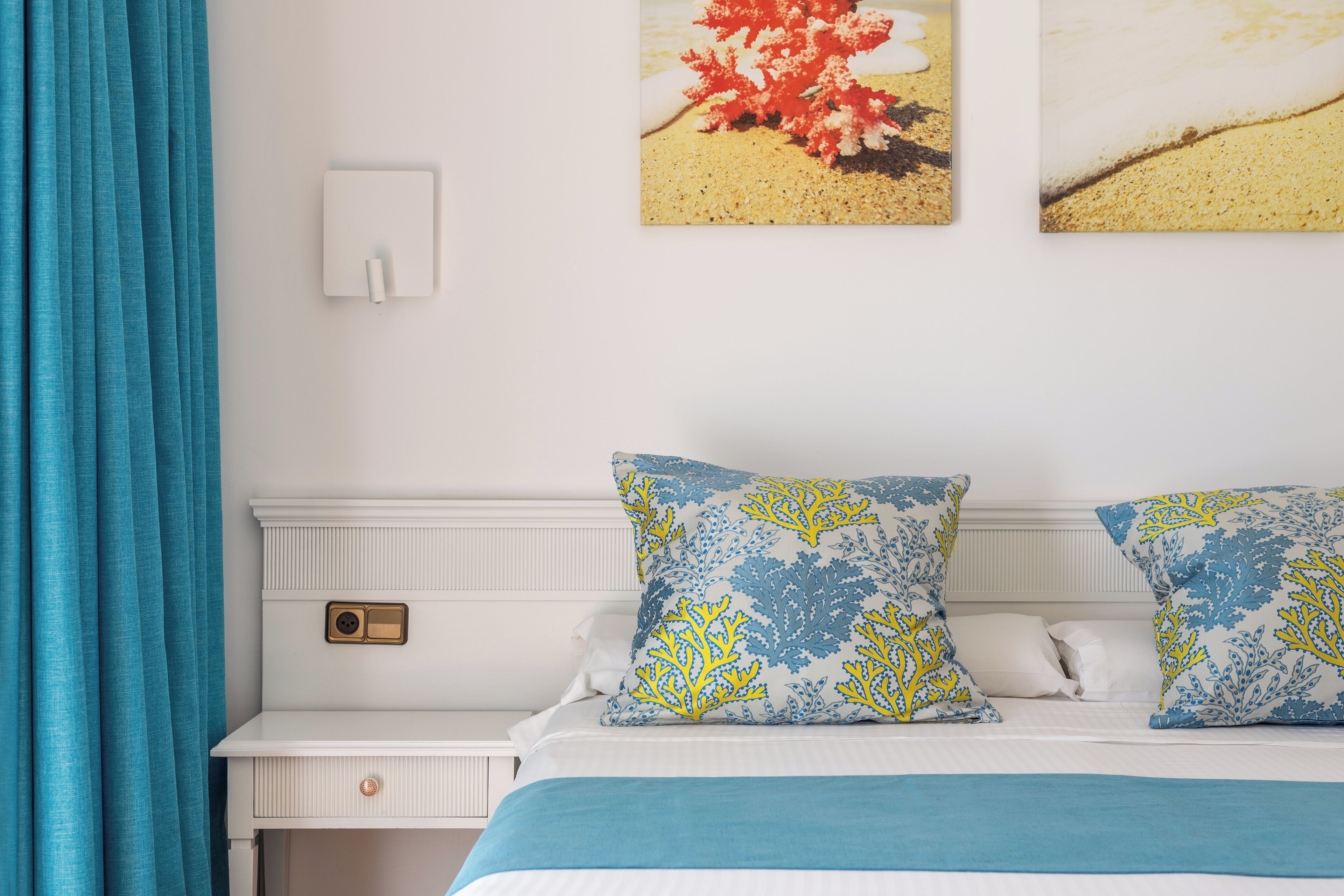 Habitación familiar, balcón, vista al mar | Minibar, escritorio, cortinas blackout y wifi gratis 
