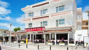Mặt tiền nơi lưu trú