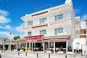 Front of property - Hostal Neptuno (Calvia)