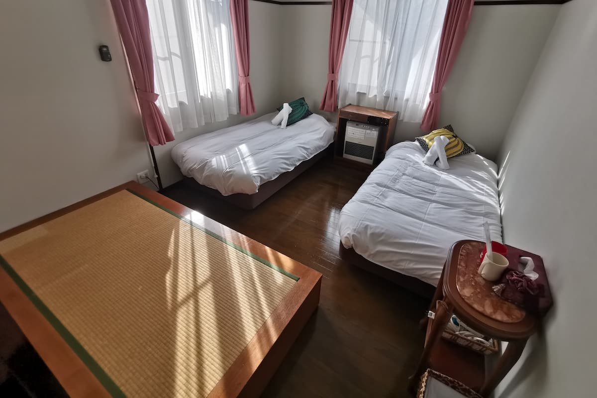 Twin Room with Private Bathroom | WiFi (free), bed sheets