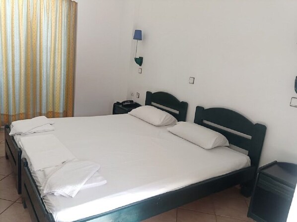 1 多间卧室、客房内保险箱、WiFi、床单