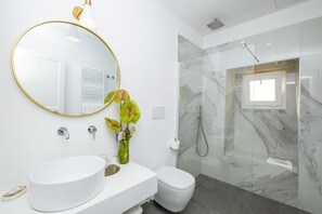 Bathroom - The Vista Rooms & Terrace (Rome)