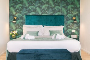 Down duvets, minibar, in-room safe, blackout curtains - The Vista Rooms & Terrace (Rome)