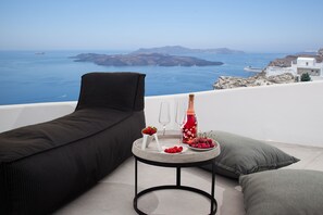 Property grounds - Amity Superior Suite (Thera)