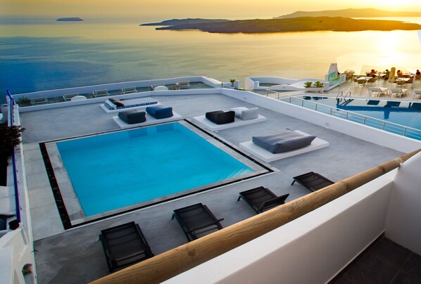 Outdoor pool - Amity Superior Suite (Thera)