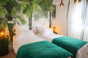 4 habitaciones, escritorio, tabla de planchar con plancha y wifi gratis 