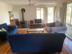 Unclassified image, 5 of 11, button - The Panorama (Aireys Inlet)