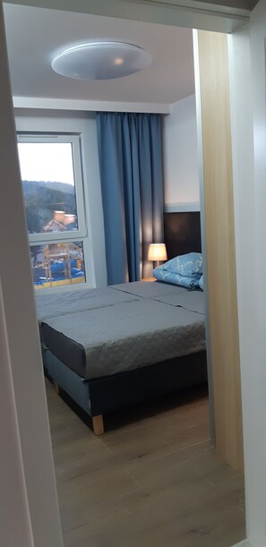 2 habitaciones, tabla de planchar con plancha y wifi gratis 