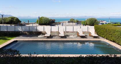 Luxurious Seafront Apartment in the Heart of Historic Hermanus