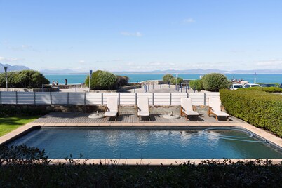 Luxurious Seafront Apartment in the Heart of Historic Hermanus