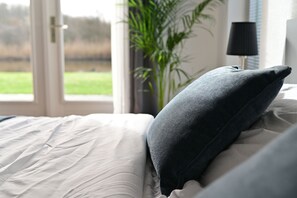 4 bedrooms, iron/ironing board, travel crib, free WiFi - Amazing villa Met HOTTUB (Zeewolde)