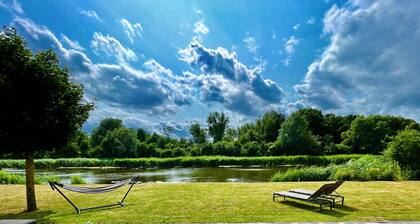 Luxe villa aan het water