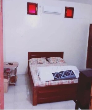 Free WiFi, bed sheets