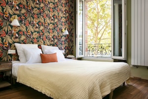Ropa de cama de alta calidad, escritorio y cortinas blackout 