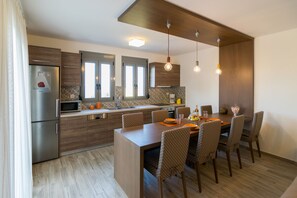 Comfort Villa | Private kitchen