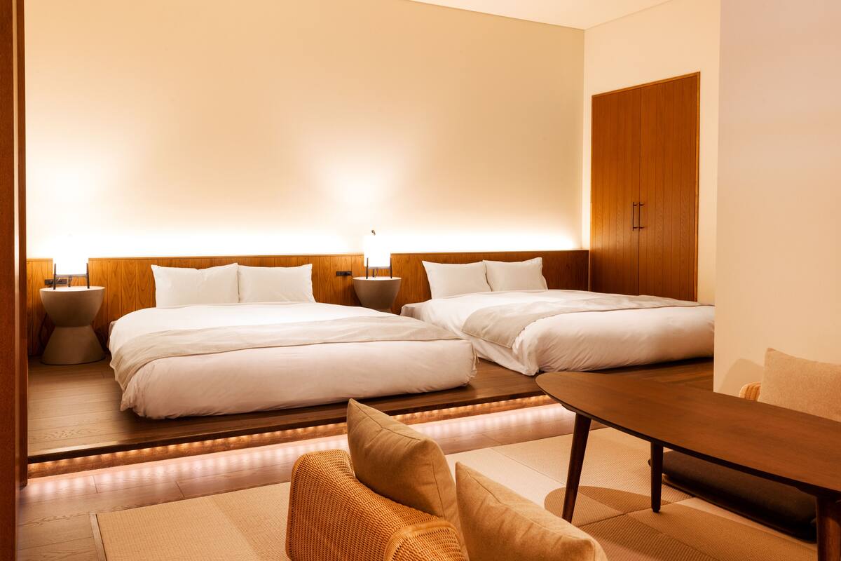 Kamar Desain (Asia Oriental, 2) | Bantalan ekstra lembut, brankas, dan meja kerja