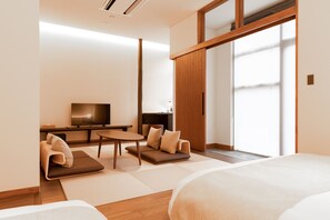 Asia Oriental (2) | Pillowtop beds, in-room safe, individually decorated - Hotel Karuizawa Cross (Karuizawa)