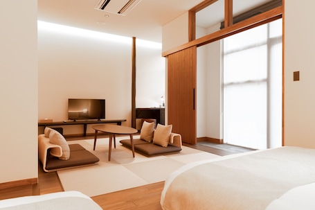 Asia Oriental (2) | Pillowtop beds, in-room safe, individually decorated. Hotel Karuizawa Cross