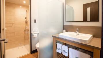 Toalettartikler (inkludert), hårføner og tøfler