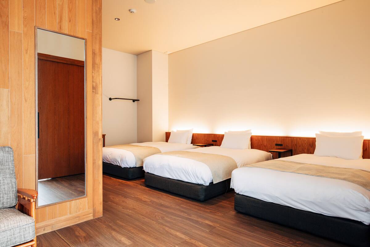 Kamar Desain (Terrace) | Bantalan ekstra lembut, brankas, dan meja kerja