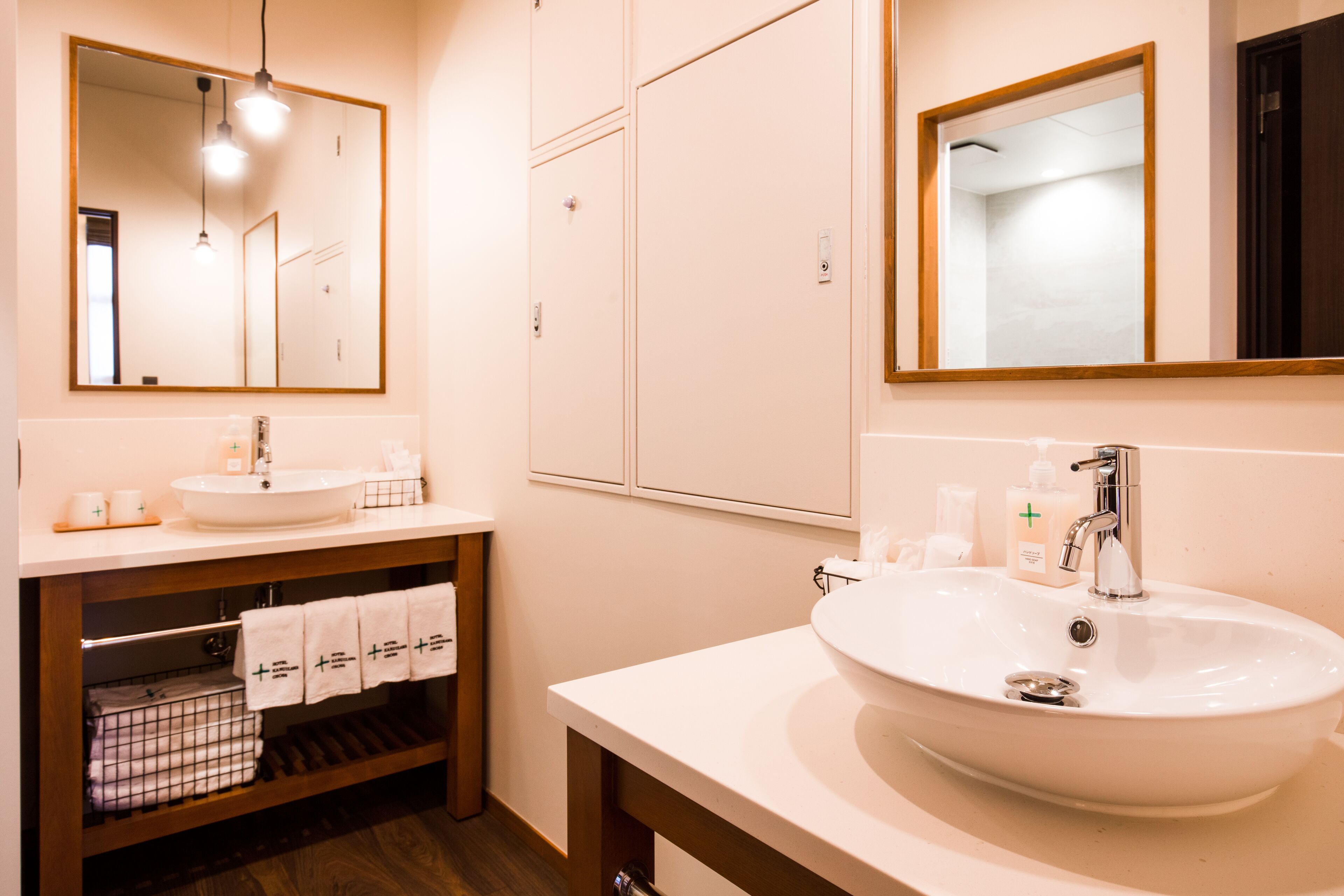 asia oriental (2) | pillow-top beds, in-room safe, individually decorated