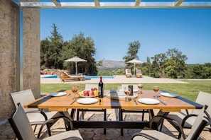 Outdoor dining - Brand New Stone Built Villa near the Sea (Apokoronas)
